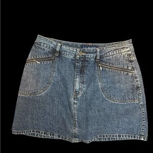 ✨ Y2K Blue denim mini skirt with zipper pockets✨